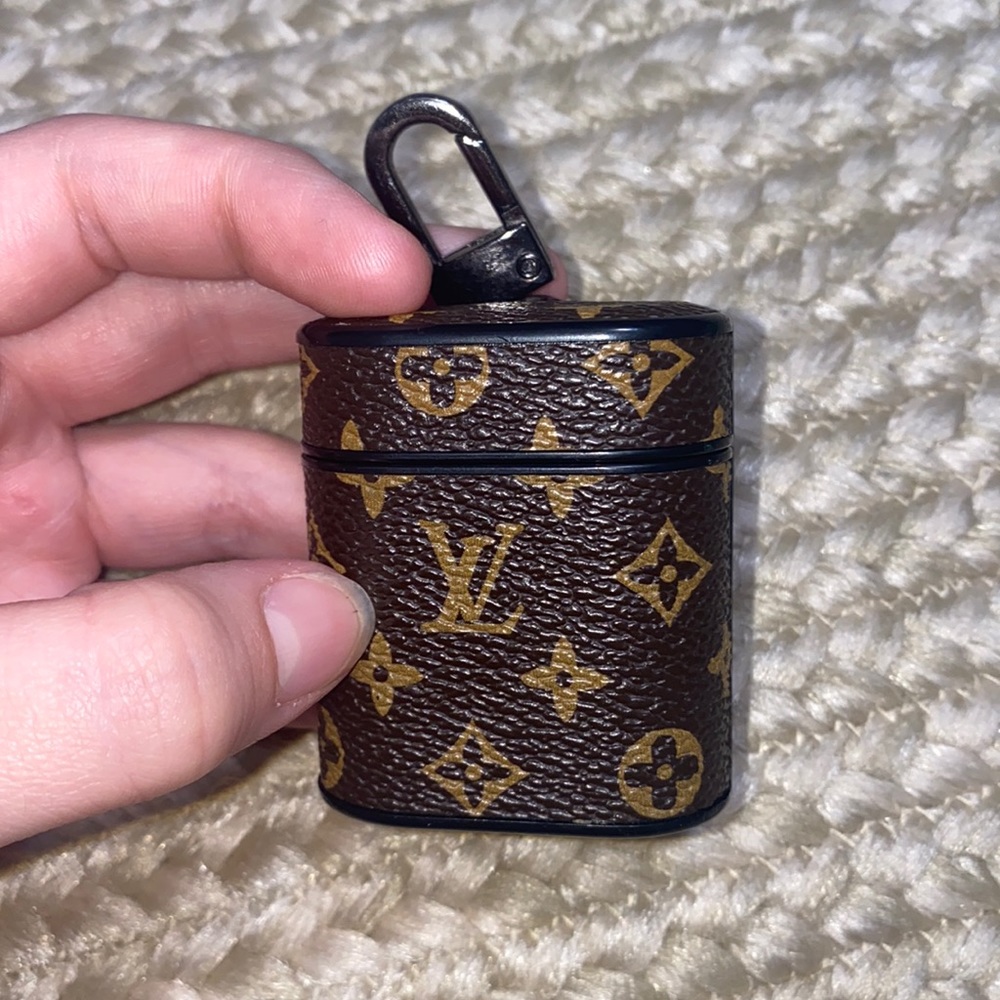 L.V Airpods case